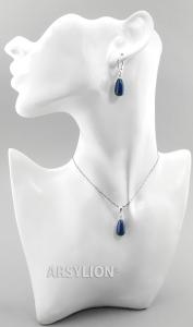 Granatowy komplet wykonany ze srebra próby 925 i oryginalnych austriackich kryształowych pereł . Łezki w kolorze dark lapis.