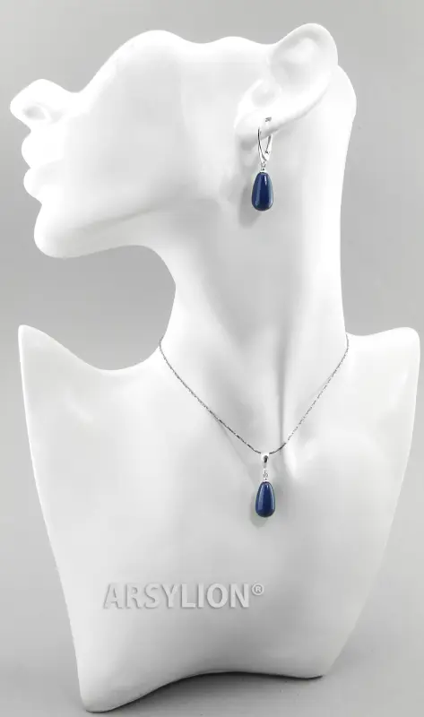 Granatowy komplet wykonany ze srebra próby 925 i oryginalnych austriackich kryształowych pereł . Łezki w kolorze dark lapis.