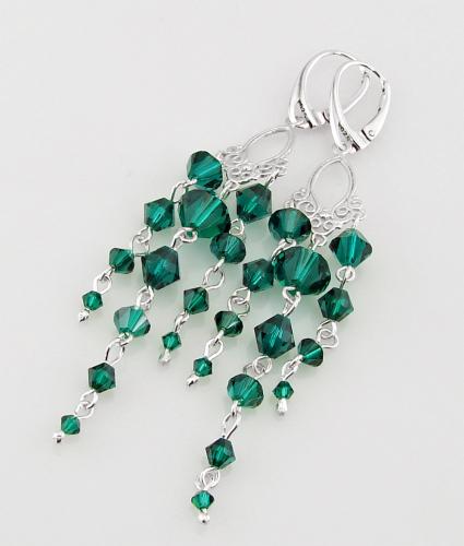 długie srebrne szmaragdowe błyszczące kolczyki z oryginalnymi kryształkami emerald stopniowane bicone