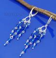długie, srebrne kolczyki ozdobione kryształkami Swarovski w kolorze szafirowym capri blue