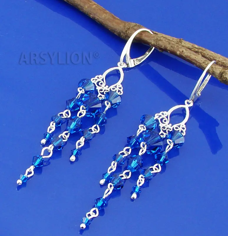 długie, srebrne kolczyki ozdobione kryształkami Swarovski w kolorze szafirowym capri blue