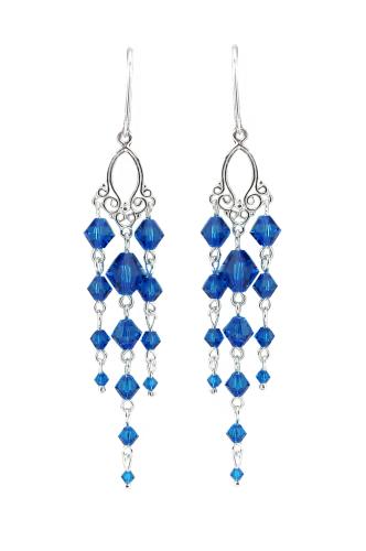 długie, srebrne kolczyki ozdobione kryształkami Swarovski w kolorze szafirowym capri blue