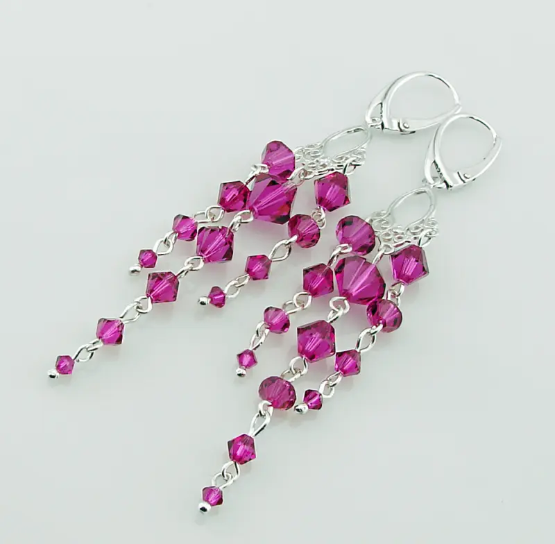 długie, srebrne kolczyki ozdobione kryształkami Swarovski w kolorze fuksji