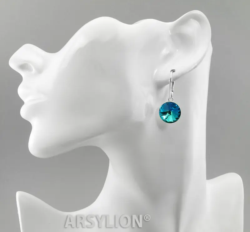 Srebrne, wiszące kolczyki z dużymi, okrągłymi czeskimi kryształami Rivoli o średnicy 14 mm w hipnotyzującym, niebiesko-morskim kolorze Crystal Oceanic.