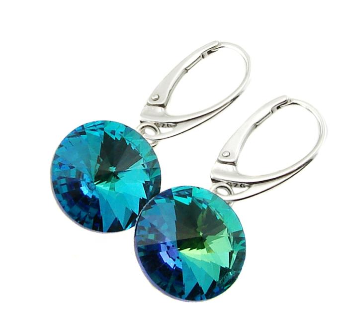 Srebrne, wiszące kolczyki z dużymi, okrągłymi czeskimi kryształami Rivoli o średnicy 14 mm w hipnotyzującym, niebiesko-morskim kolorze Crystal Oceanic.