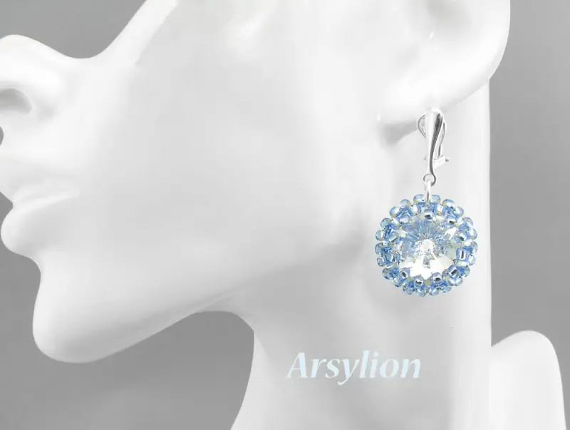 srebrno błękitne klipsy z kryształkami Swarovski Crystal F