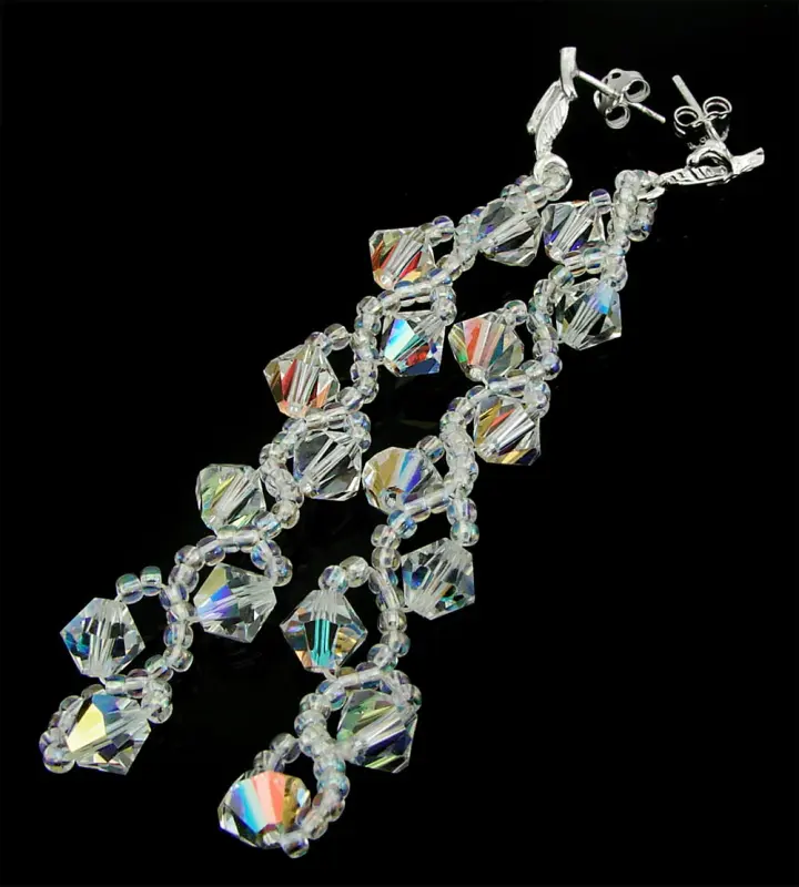 długie kolczyki z opalizującymi kryształkami crystal ab
