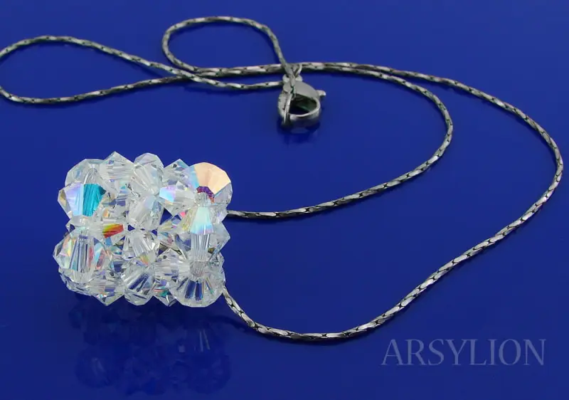 zawieszka z opalizującymi kryształkami crystal ab
