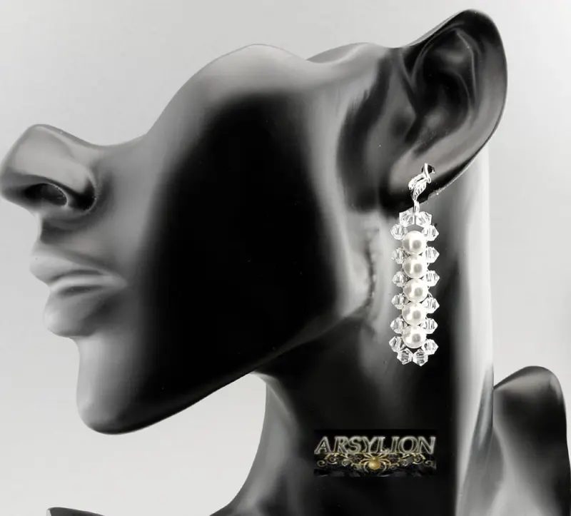 Kolczyki z białymi perełkami i kryształkami crystal