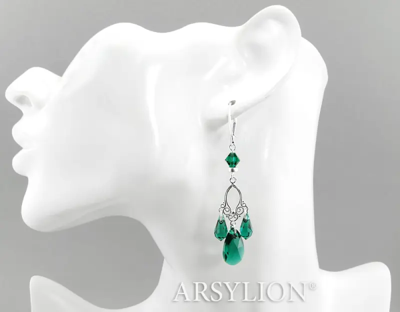 długie kolczyki z oryginalnymi kryształkami emerald na filigranie 925