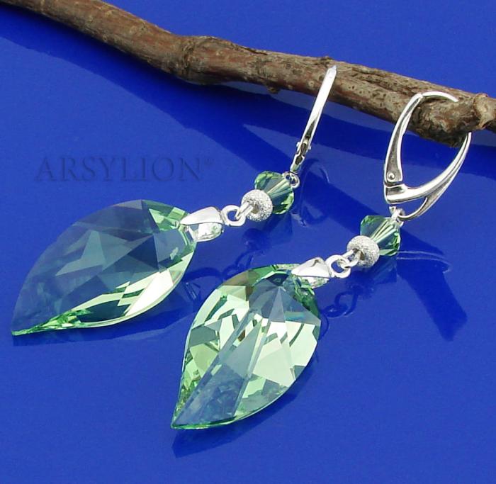 kolczyki z oryginalnymi kryształami new leaf light peridot