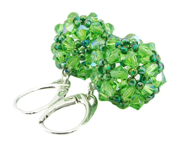 zielone  błyszczące kolczyki plecione kule z kryształkami glitter peridot