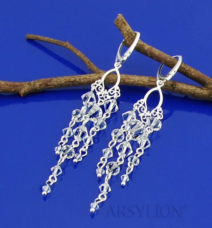 długie srebrne błyszczące kolczyki z oryginalnymi kryształkami crystal