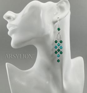 kolczyki srebrne z oryginalnymi kryształkami bicone kolor emerald i blue zircon na ozdobnym filigranie