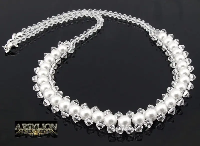 Naszyjnik z kryształkami crystal i białymi perełkami